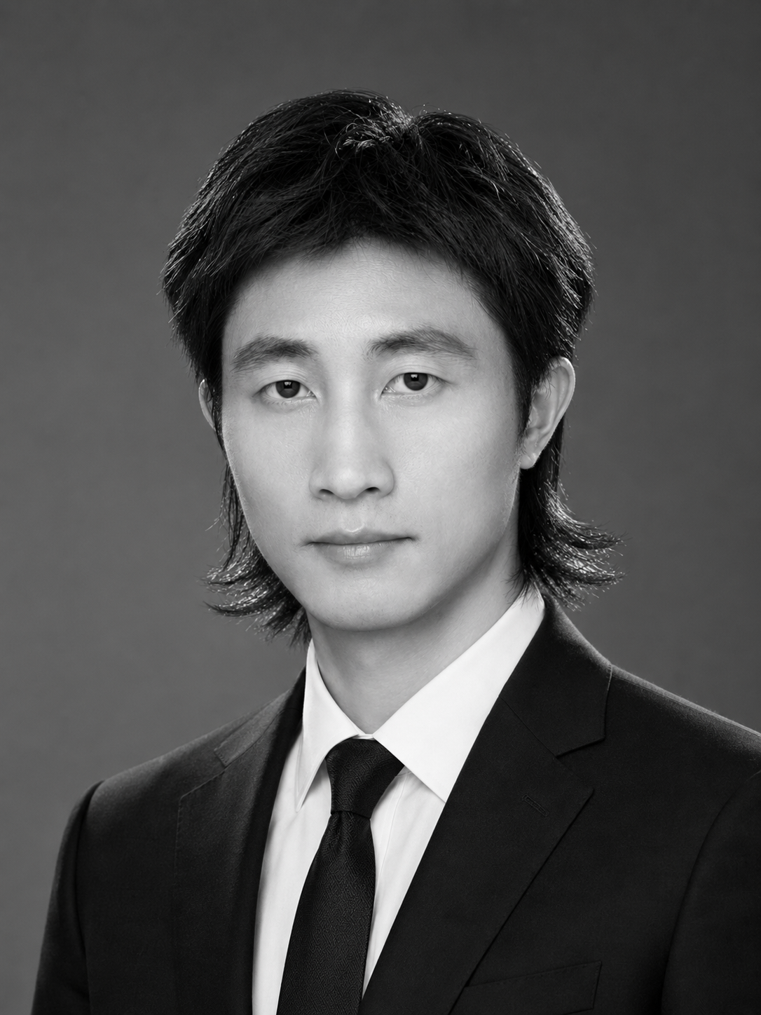 Professional portrait of Luche Zhang